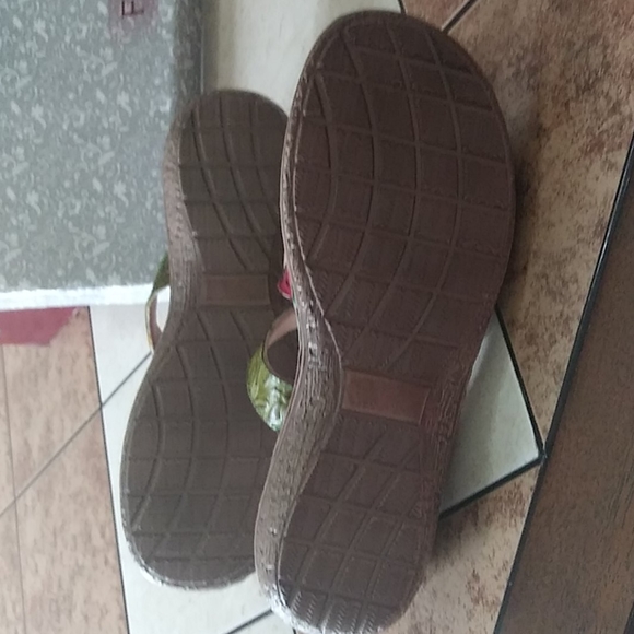 Shoes - Picture 5 of 7